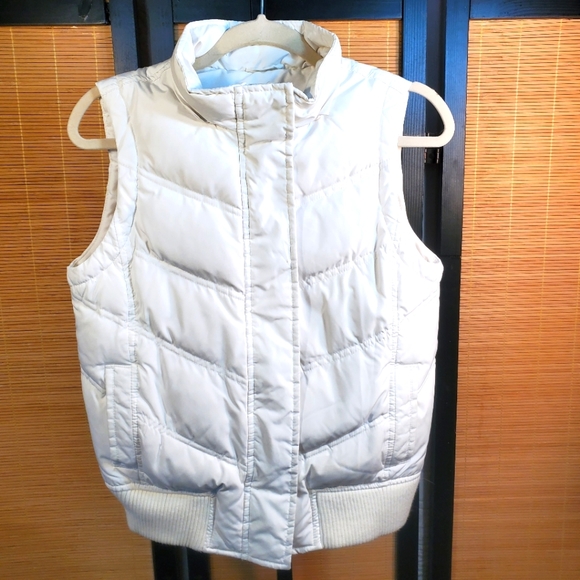 GAP Puffer Vest - Picture 1 of 9